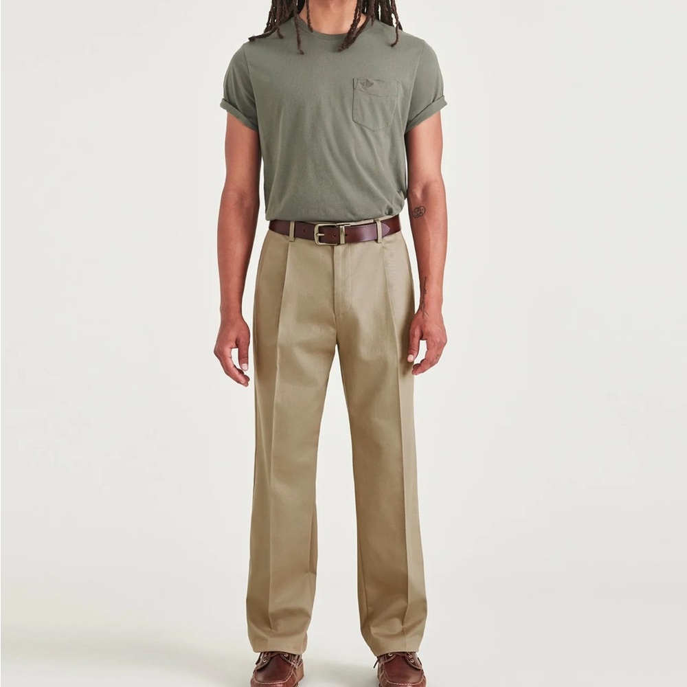 Men's Signature Khaki Relaxed Fit Dockers